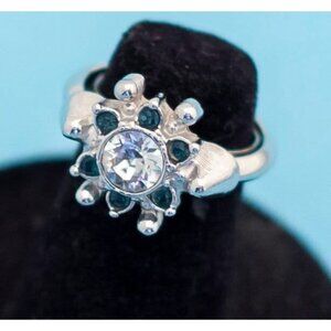 Vintage Snow Princess Ring by Avon - Size 4 - N28